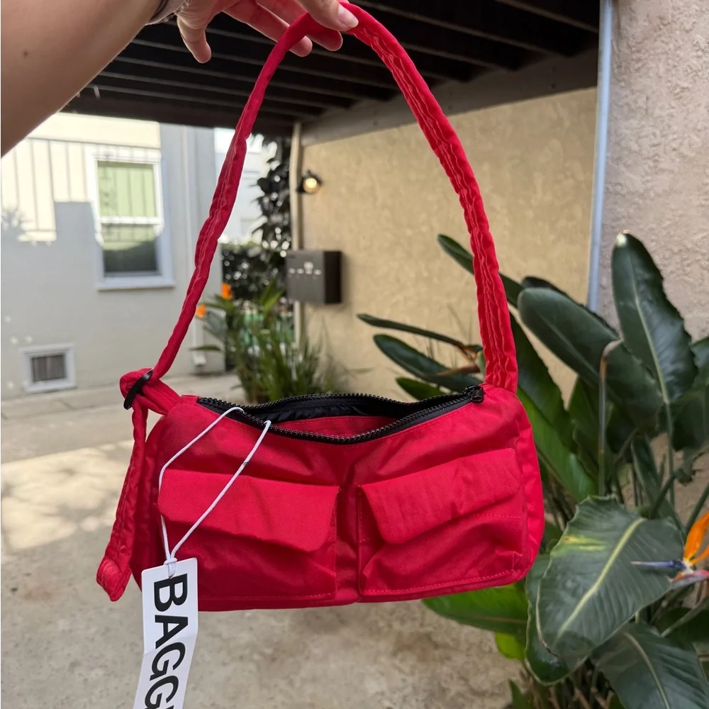 BAGGU: Cargo Shoulder Bag - Candy Apple Red - Picture 7 of 9